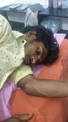 Shovefully spotted wife jumped in front! | शोले पद्धतीने टाकली पत्नीसमोर उडी !